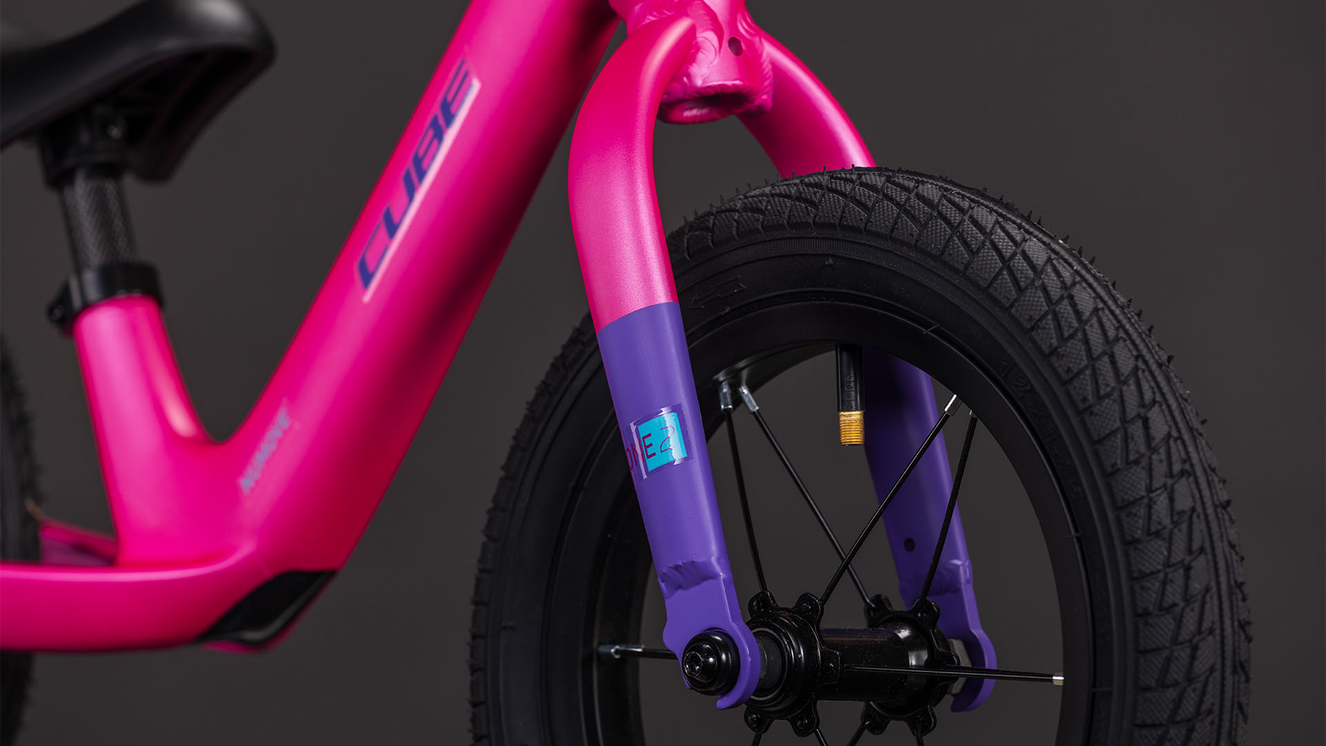 Kinderfahrzeuge Cube Numove 120 walk fucsia´n´plum